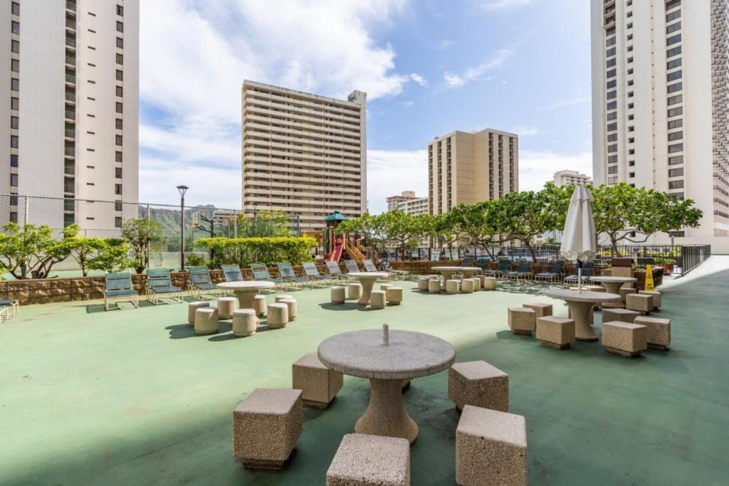 Waikiki Banyan W-Ocean Views With Free Parking! Apartment Honolulu Bagian luar foto