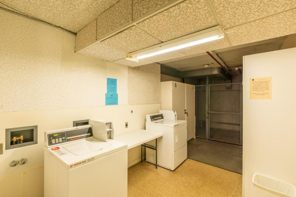 Waikiki Banyan W-Ocean Views With Free Parking! Apartment Honolulu Bagian luar foto