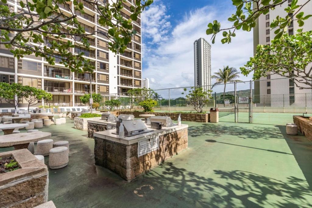 Waikiki Banyan W-Ocean Views With Free Parking! Apartment Honolulu Bagian luar foto
