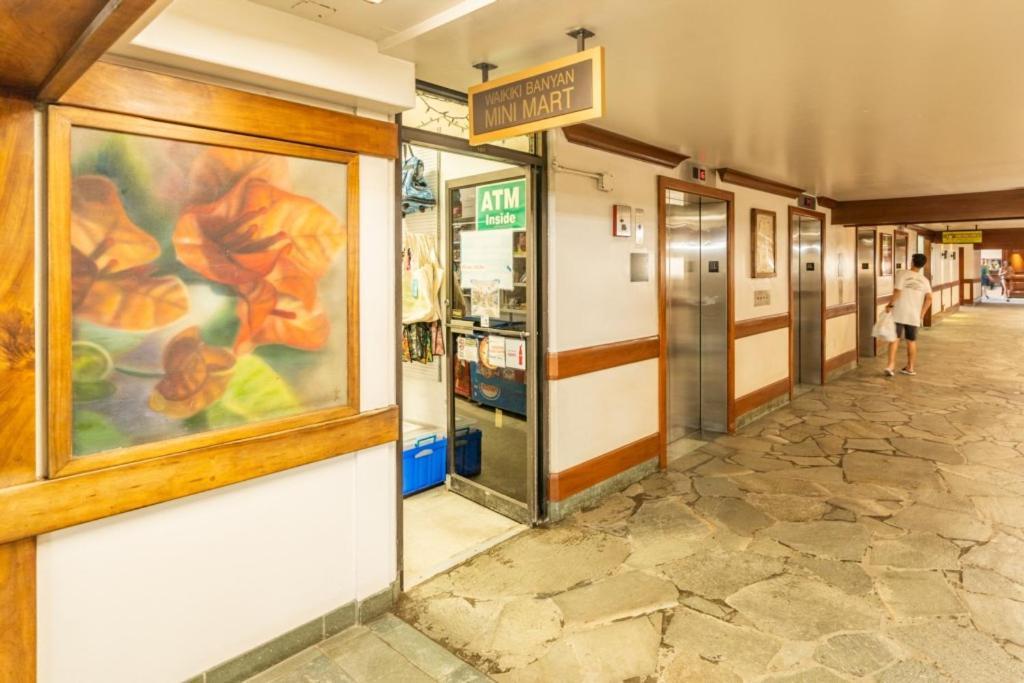 Waikiki Banyan W-Ocean Views With Free Parking! Apartment Honolulu Bagian luar foto