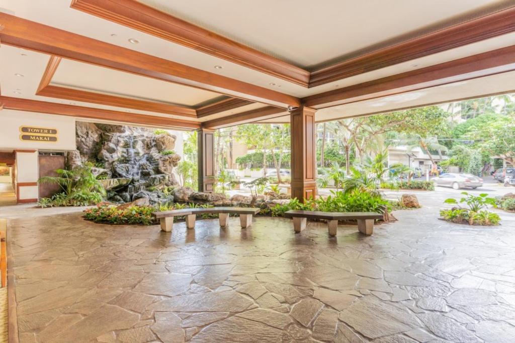 Waikiki Banyan W-Ocean Views With Free Parking! Apartment Honolulu Bagian luar foto